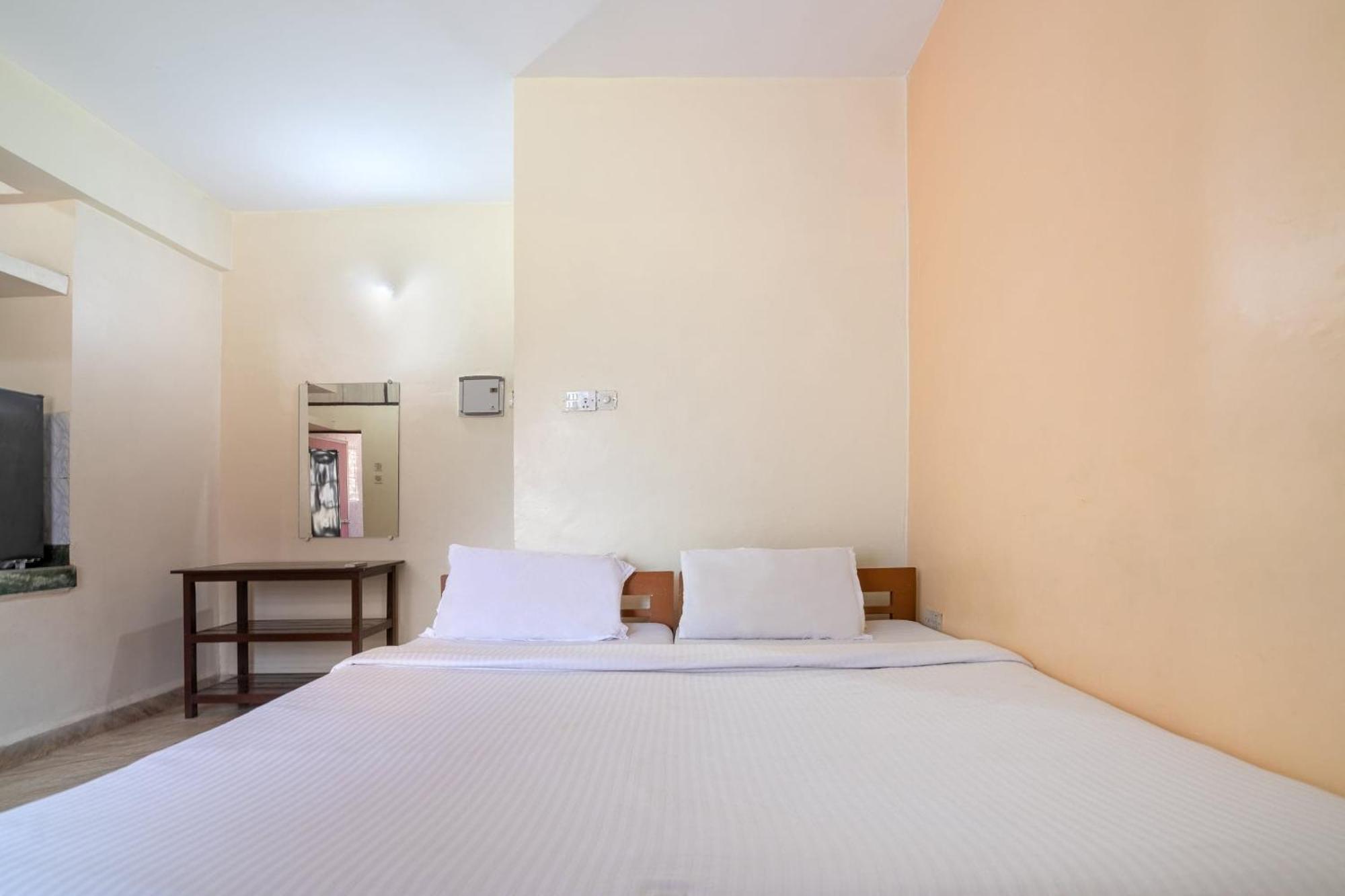 Spot On Ps Guest House Calangute Eksteriør bilde