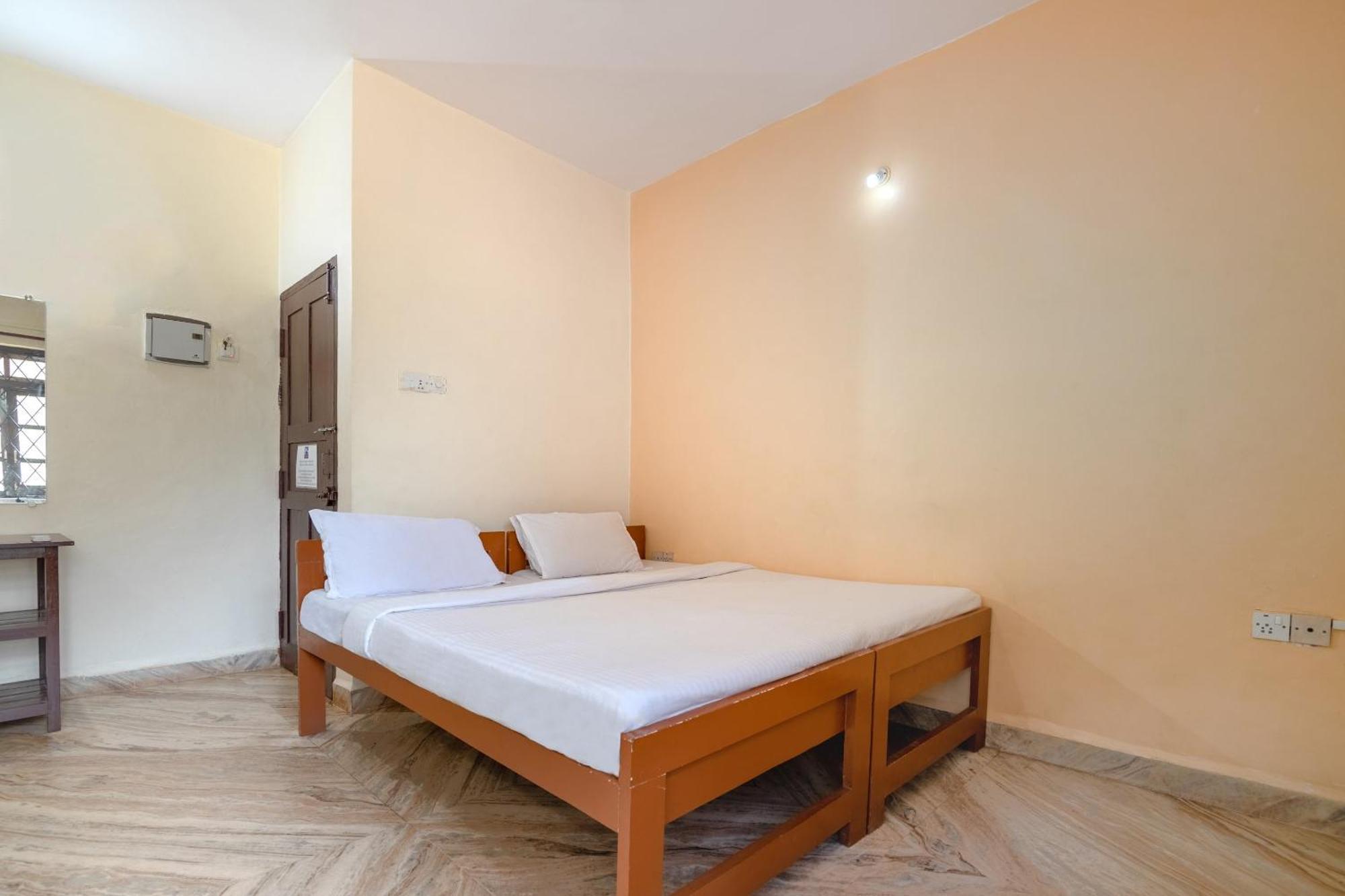 Spot On Ps Guest House Calangute Eksteriør bilde
