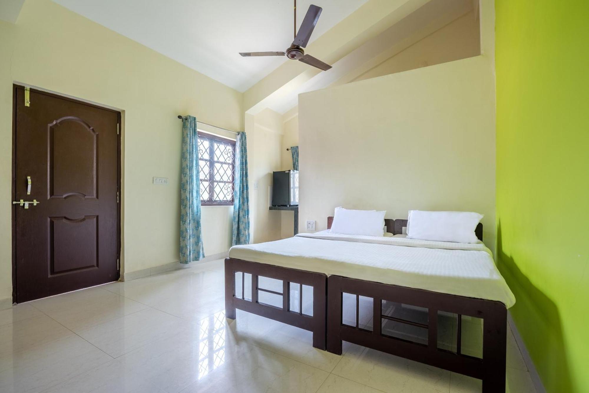 Spot On Ps Guest House Calangute Eksteriør bilde